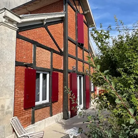 La Petite Angerienne Tatil Evi Saint-Jean-dʼAngély